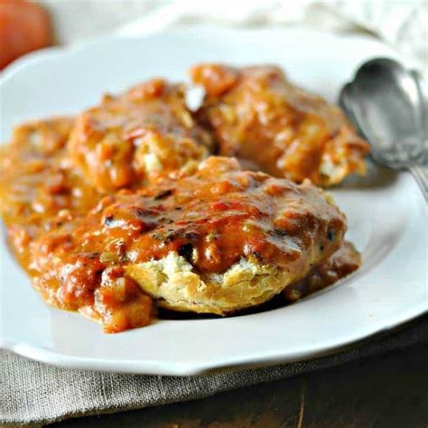 southern-tomato-gravy-loaves-and-dishes image