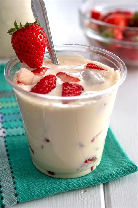 fresas-con-crema-mexican-strawberries-cream image