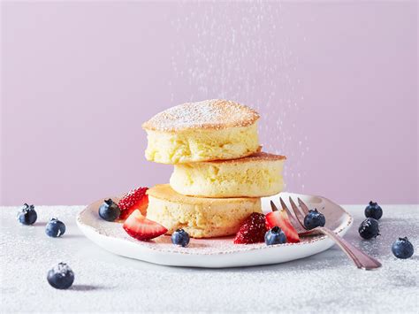fluffy-japanese-pancakes-chatelaine image