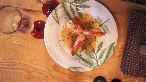 champagne-shrimp-holiday-recipes-lgcm image