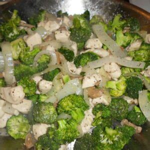 chicken-and-broccoli-in-white-wine-sauce-back-to-our image