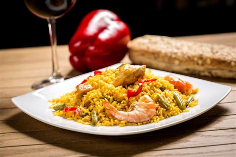 spanish-paella-with-shrimp-and-scallops-dsm image