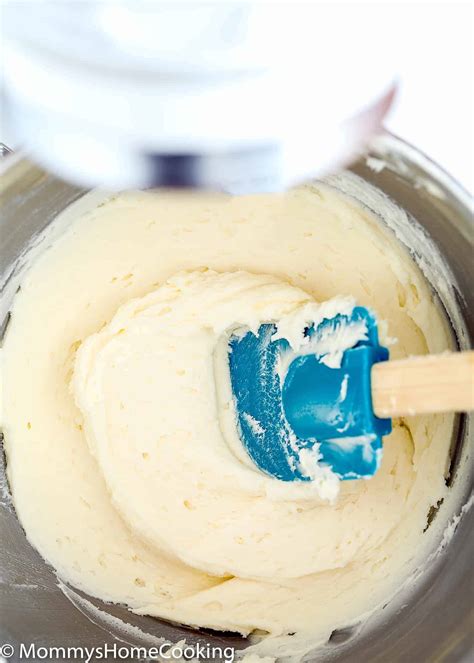 easy-vanilla-buttercream-frosting-mommys-home image