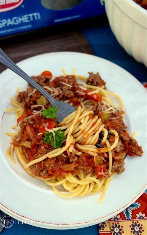 spaghetti-with-meat-sauce-and-vegetables-the-foodie image