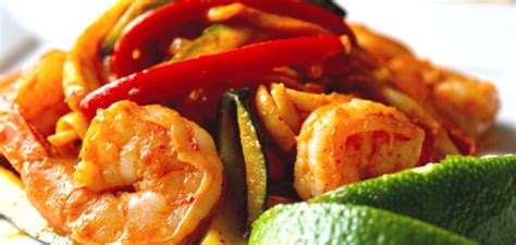 red-thai-curry-shrimp-linguine-dreamfields-foods image