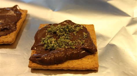 how-to-make-edible-weed-firecrackers image