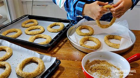 simit-recipe-all-you-need-to-know-turkish-food-travel image