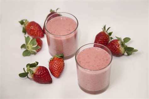 homemade-strawberry-milkshake-smoothie image