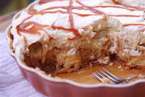 salted-caramel-banana-pudding-pie-recipe-diaries image