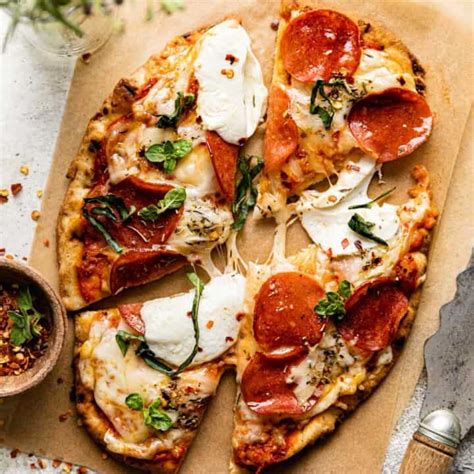 pepperoni-flatbread-pizza-naan-bites-with-bri image