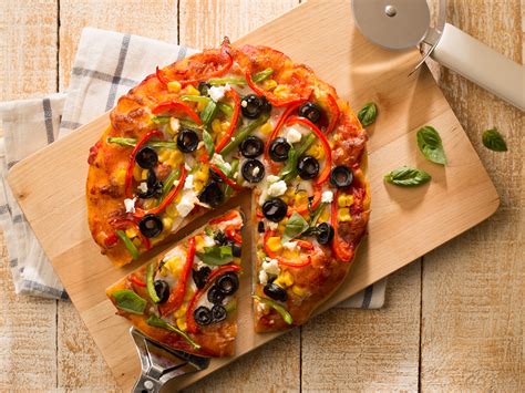 bell-pepper-olive-pizza-recipe-lookandcook image