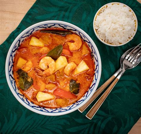 thai-pineapple-curry-with-shrimp-hot-thai-kitchen image