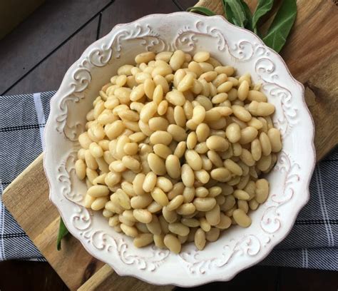 tuscan-white-beans-with-fresh-sage-recipes-me image