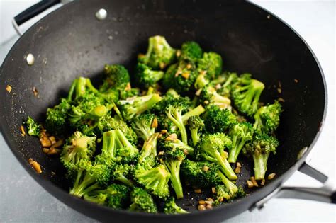broccoli-stir-fry-recipe-with-garlic-and-ginger-build image