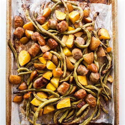 sheet-pan-sausage-green-beans-potatoes-and-apple image