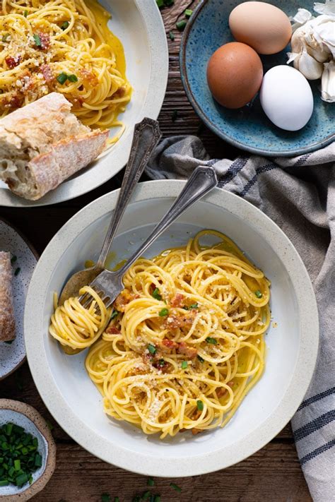 easy-spaghetti-carbonara-in-just-20-minutes-the image