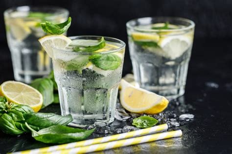 10-easy-lemonade-vodka-drinks-for-summer-insanely image
