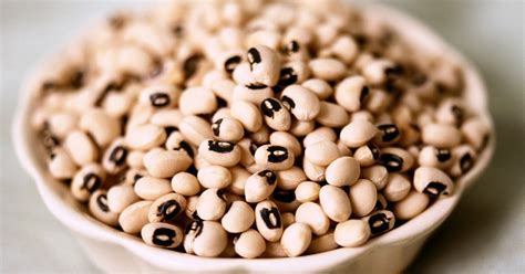 black-eyed-peas-cowpeas-nutrition-facts-and-benefits image