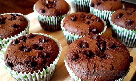 how-to-make-eggless-muffins-with-chocolate-chips image