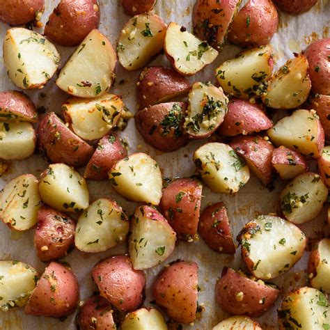 crispy-garlic-parmesan-roasted-red-potatoes-fork image