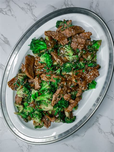 skinny-beef-and-broccoli-recipe-the-savvy-spoon image