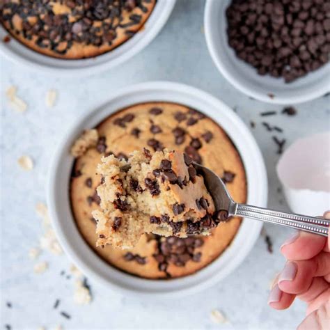 tiktok-viral-chocolate-chip-baked-oats-healthy-fitness image