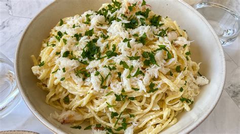 copycat-red-lobster-crab-alfredo-recipe-mashed image