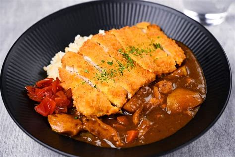 japanese-chicken-katsu-curry-チキンカツカレー image