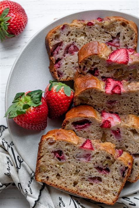 strawberry-banana-bread-low-fat-low-calories image