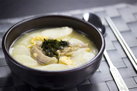 korean-new-year-rice-cake-soup-tteok-guk-asian image
