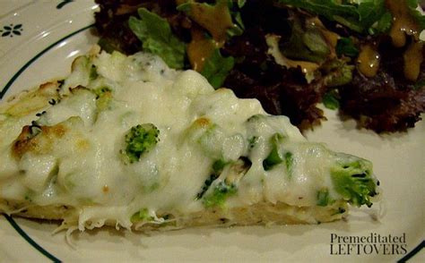 chicken-alfredo-pizza-recipe-with-broccoli-premeditated image