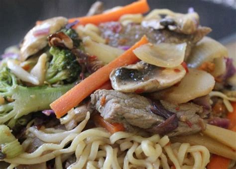 17-quick-dinners-that-start-with-instant-ramen-noodles image