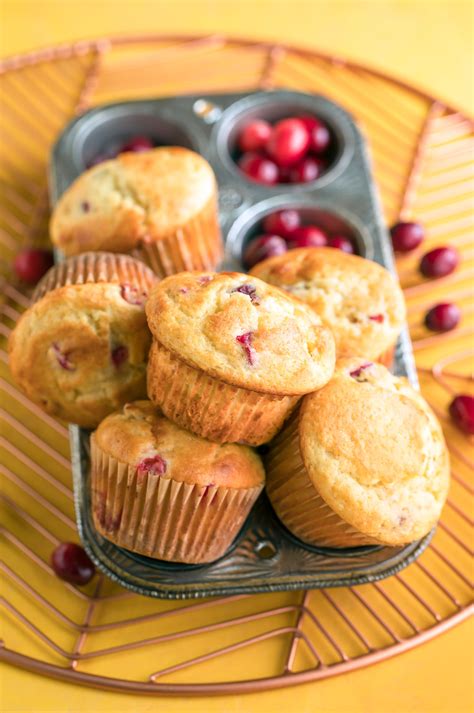 banana-cranberry-muffins-peas-and-crayons image