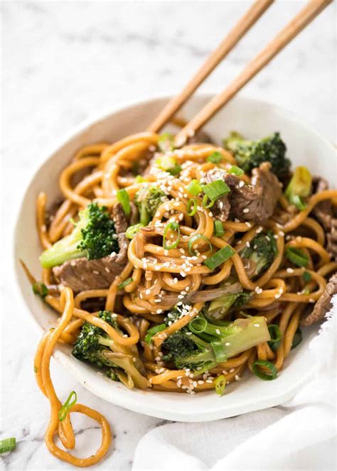 chinese-beef-and-broccoli-noodles-recipetin-eats image