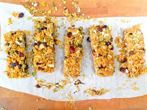 whats-cooking-chewy-cereal-bars-with-a-crunch image
