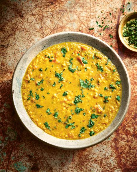 tarka-dal-lentils-with-tomatoes-and-cilantro-leites image