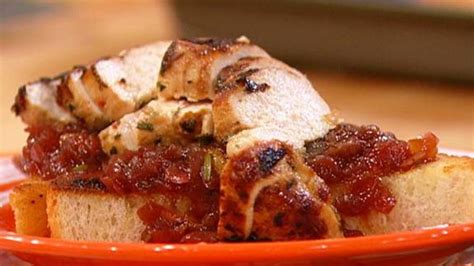 sliced-chicken-breasts-on-toast-with-onion-orange-jam image