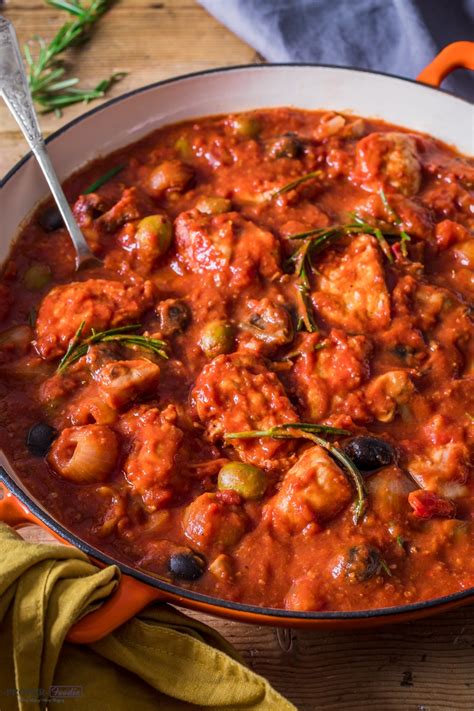 italian-chicken-cacciatore-with-red-wine-rosemary-olives image