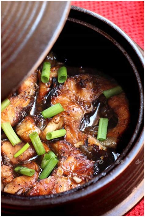 ca-kho-to-vietnamese-braised-fish-in-clay-pot image