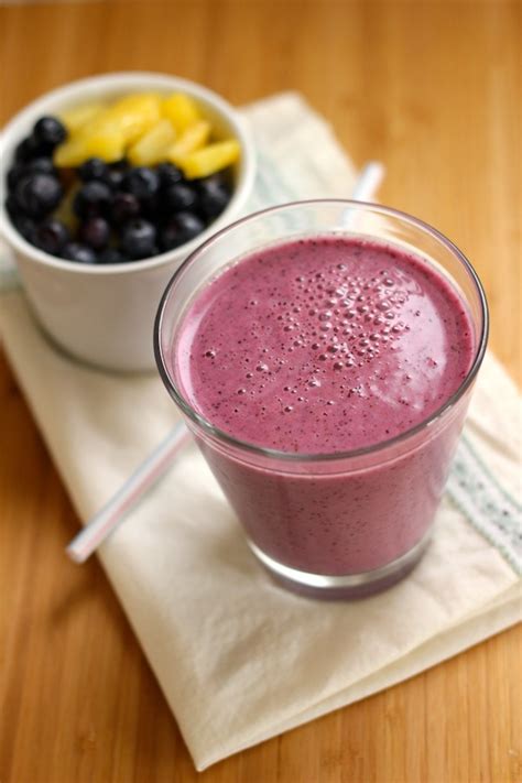 blueberry-pineapple-smoothie-with-chia-green-valley image