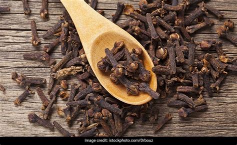 benefits-of-clove-how-to-make-clove-tea-for-weight image