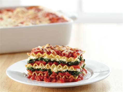 spinach-and-red-pepper-lasagna-hy-vee image