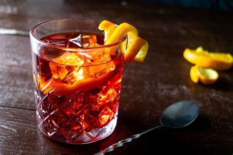 11-impressive-aperitif-cocktails-to-serve-before-dinner image