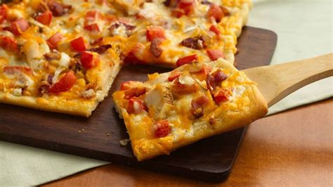 chicken-and-bacon-ranch-pizza-recipe-pillsburycom image