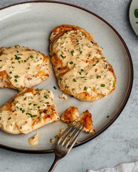 one-pan-chicken-with-creamy-chive-sauce-seasoned-by image