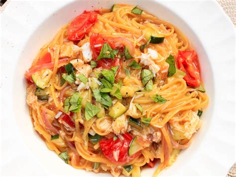 linguine-with-zucchini-tomato-and-crab image