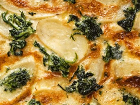 creamy-spinach-and-potato-bake-12-tomatoes image