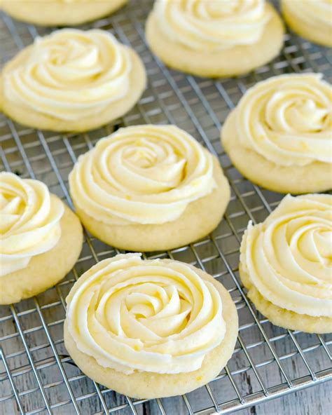 lemon-sugar-cookies-with-lemon-buttercream-lil image