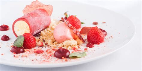 strawberries-and-vanilla-parfait-recipe-great-british image