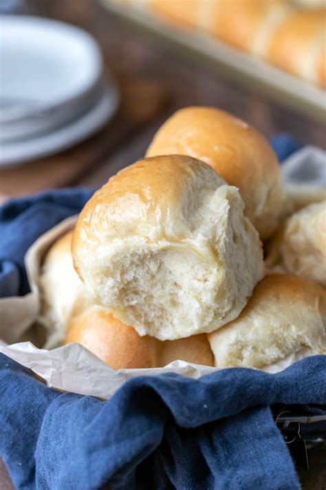 best-fluffy-dinner-rolls-i-heart-eating image